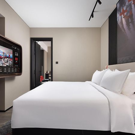 Radisson Red Hotel Zhuhai Gongbei Port Екстер'єр фото