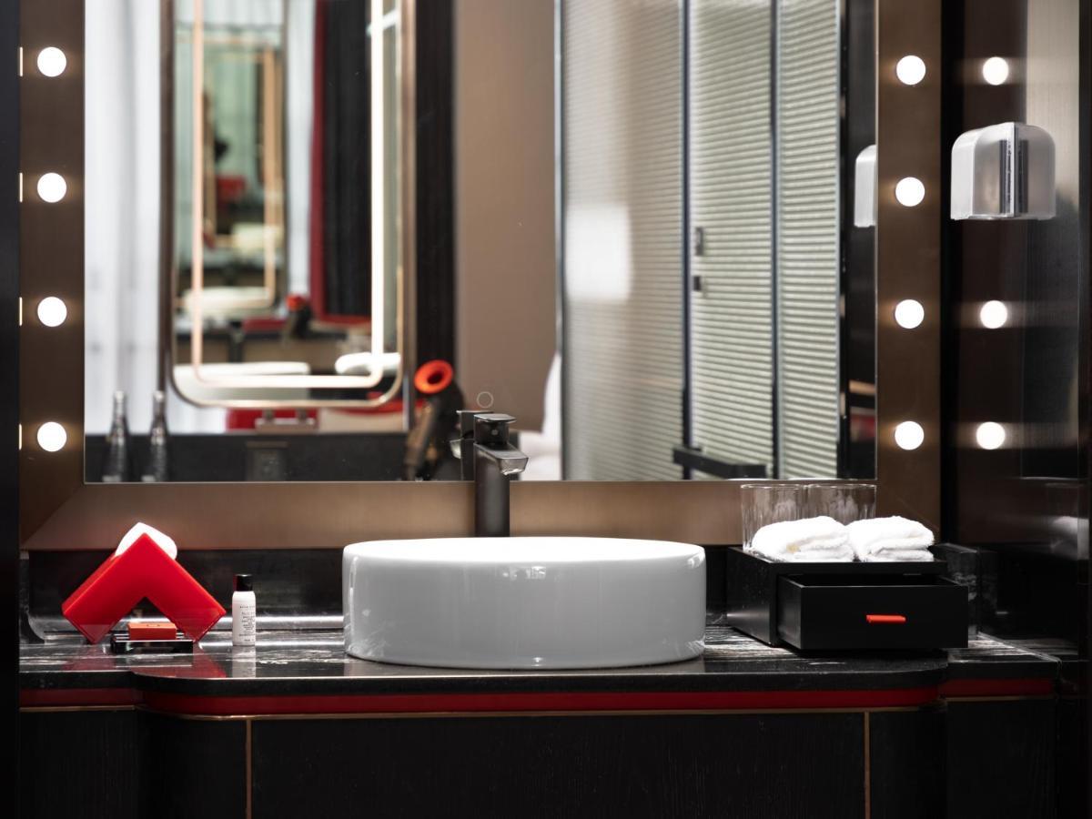 Radisson Red Hotel Zhuhai Gongbei Port Екстер'єр фото