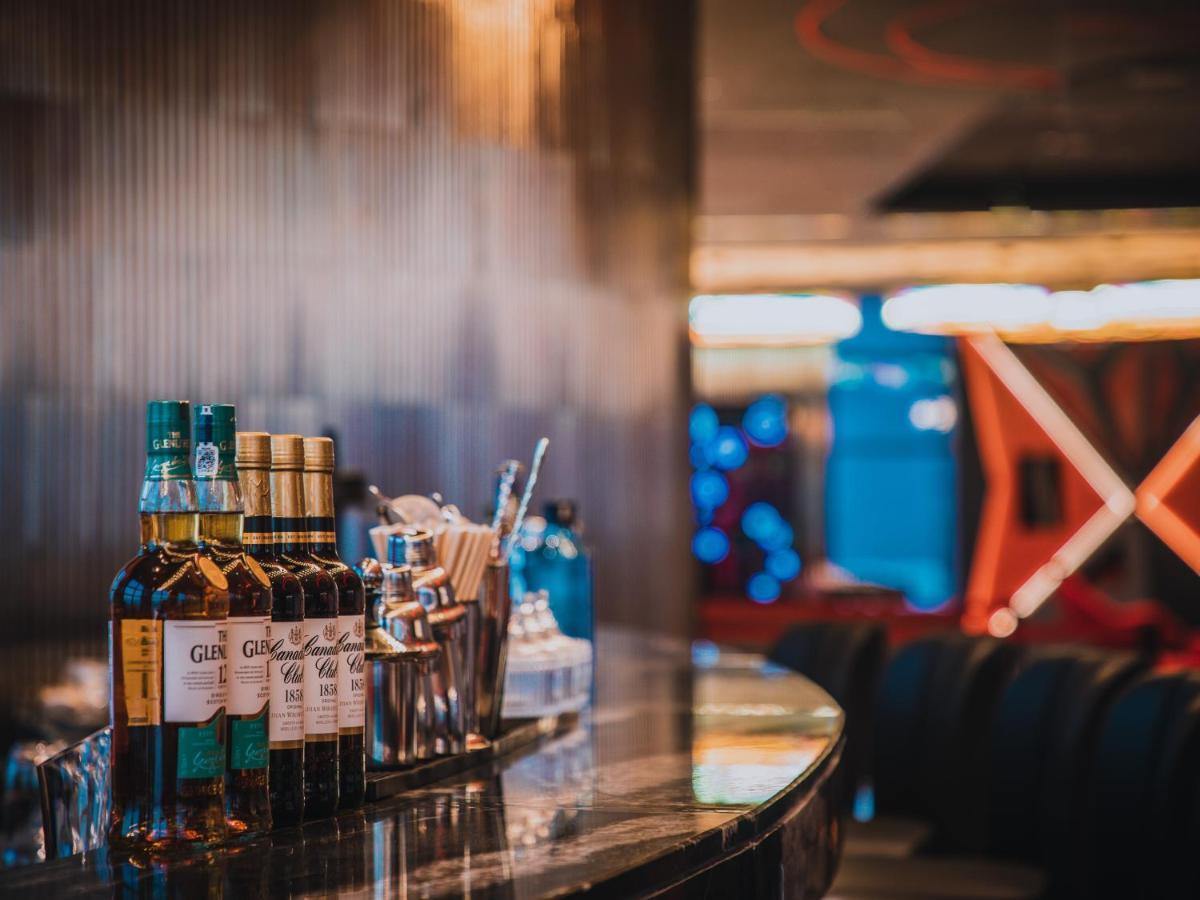 Radisson Red Hotel Zhuhai Gongbei Port Екстер'єр фото