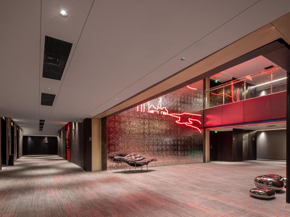 Radisson Red Hotel Zhuhai Gongbei Port Екстер'єр фото