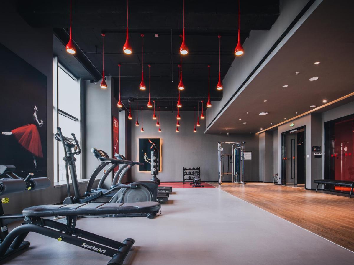 Radisson Red Hotel Zhuhai Gongbei Port Екстер'єр фото