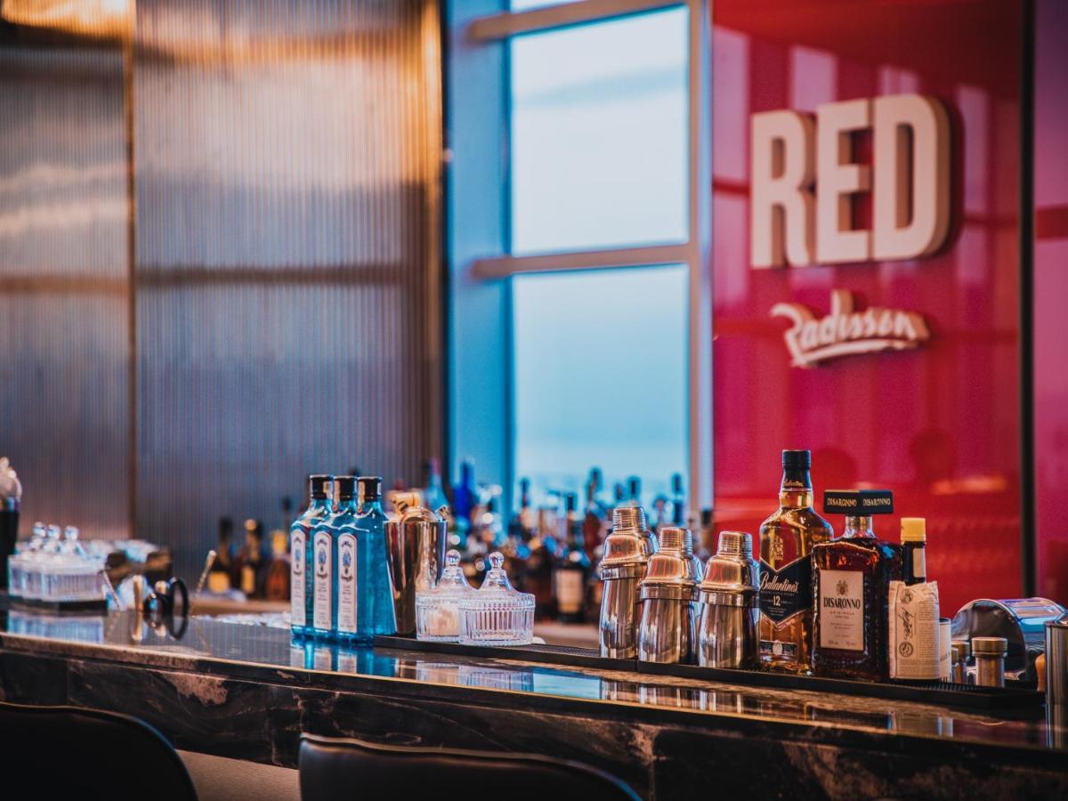 Radisson Red Hotel Zhuhai Gongbei Port Екстер'єр фото