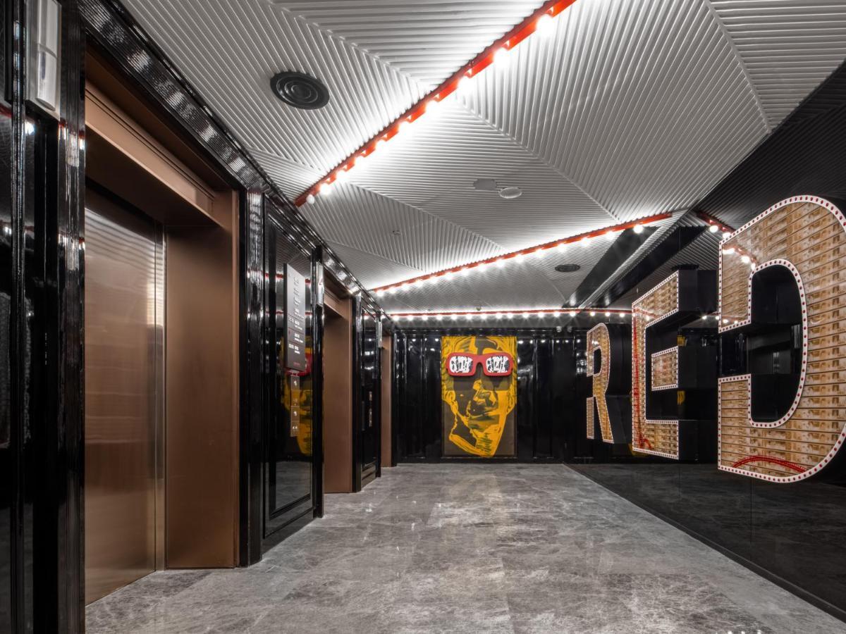 Radisson Red Hotel Zhuhai Gongbei Port Екстер'єр фото