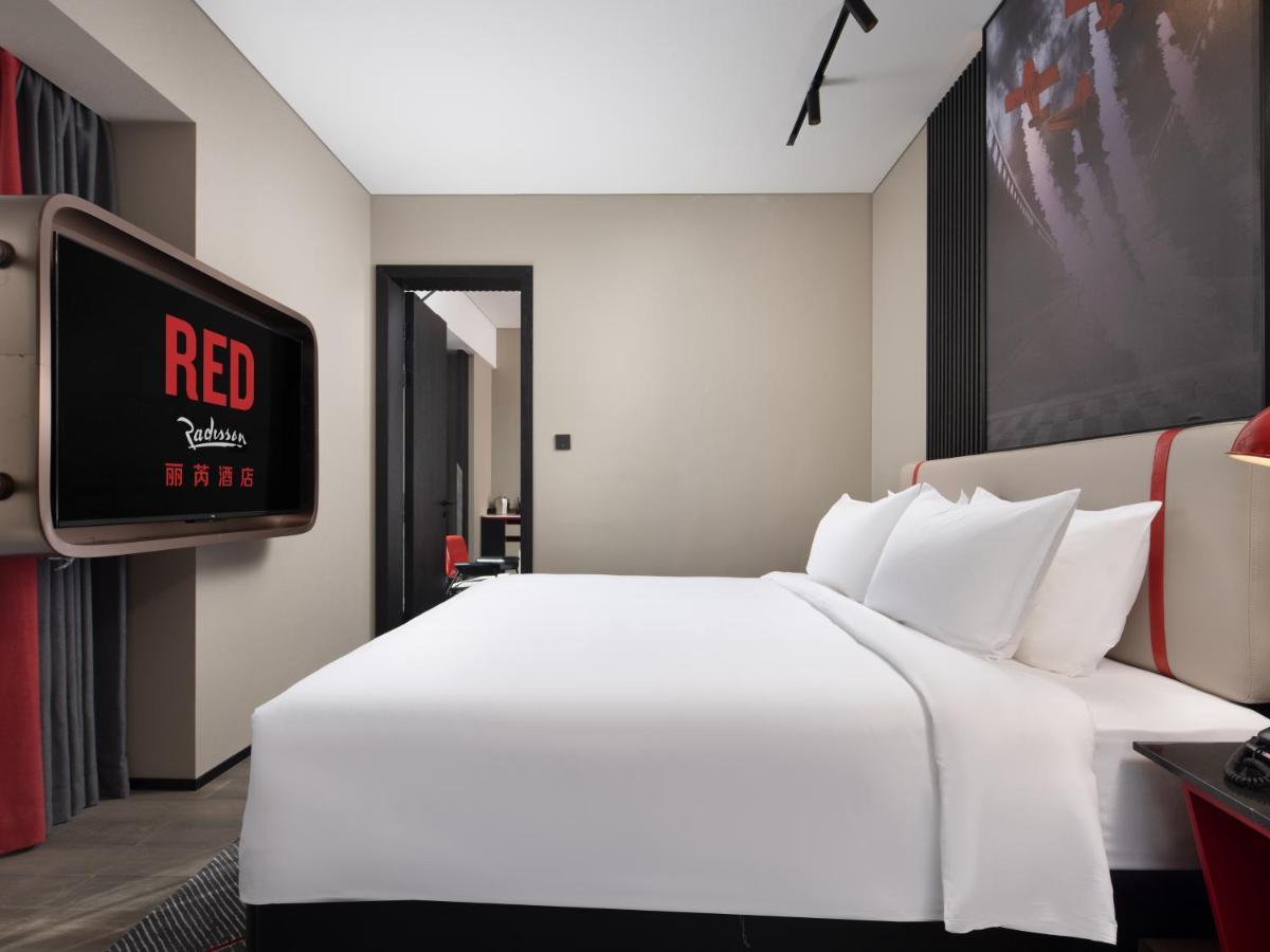 Radisson Red Hotel Zhuhai Gongbei Port Екстер'єр фото