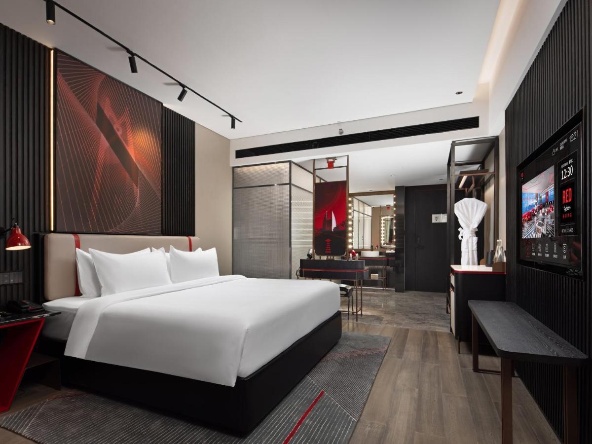 Radisson Red Hotel Zhuhai Gongbei Port Екстер'єр фото