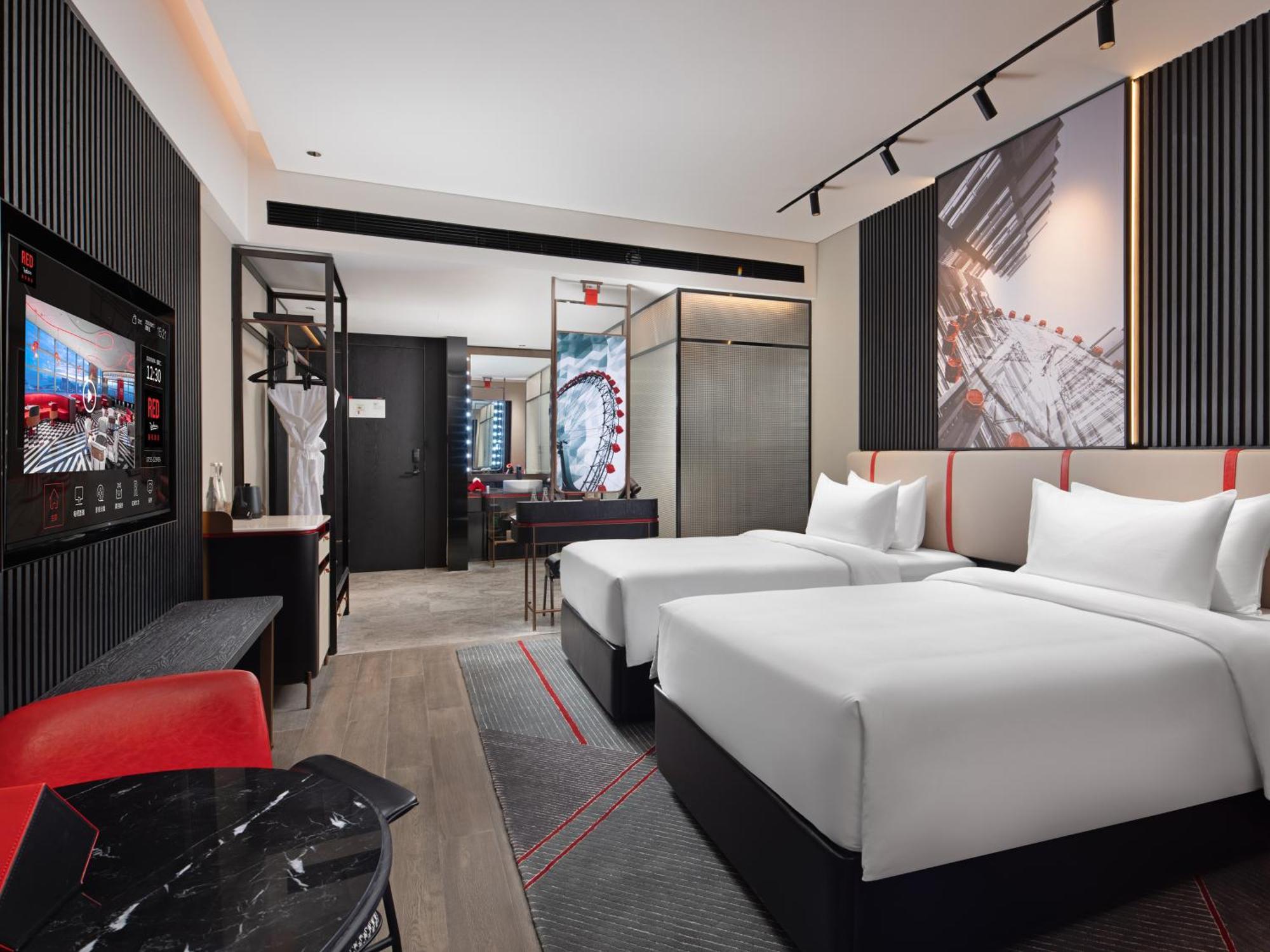 Radisson Red Hotel Zhuhai Gongbei Port Екстер'єр фото
