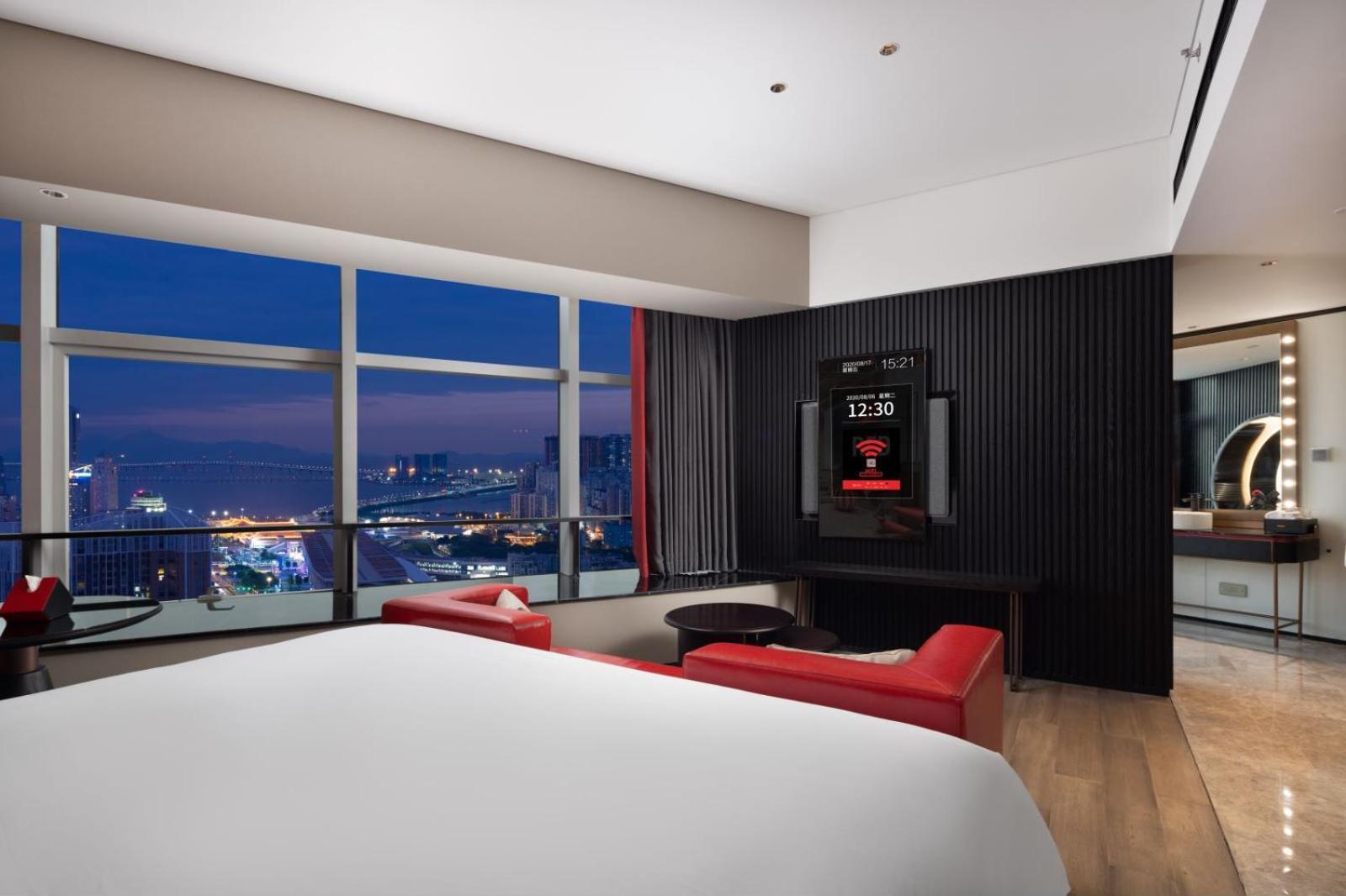 Radisson Red Hotel Zhuhai Gongbei Port Екстер'єр фото
