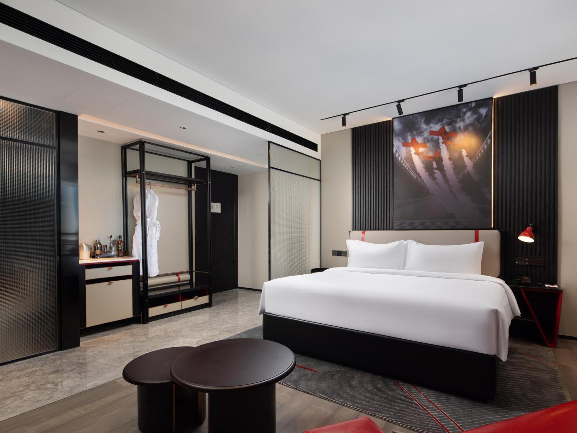 Radisson Red Hotel Zhuhai Gongbei Port Екстер'єр фото
