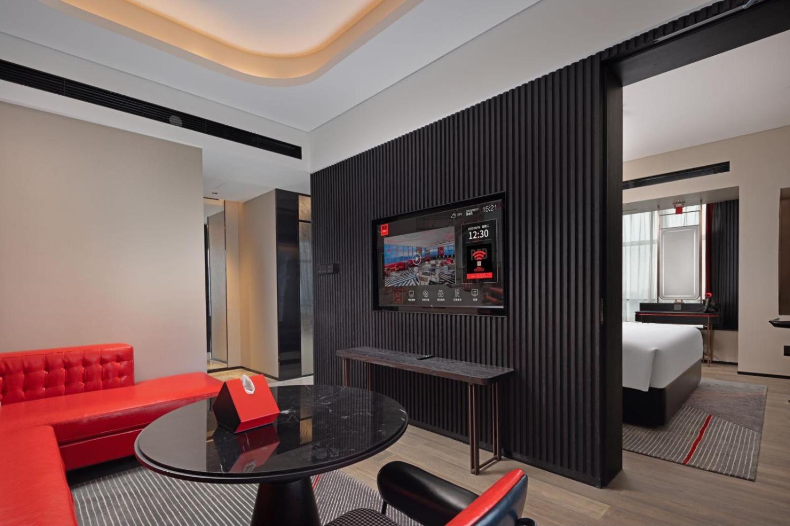 Radisson Red Hotel Zhuhai Gongbei Port Екстер'єр фото