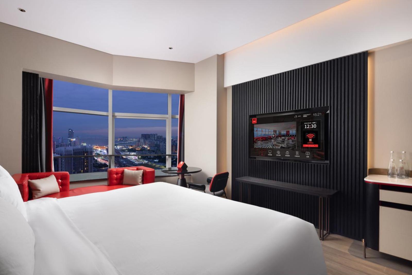 Radisson Red Hotel Zhuhai Gongbei Port Екстер'єр фото