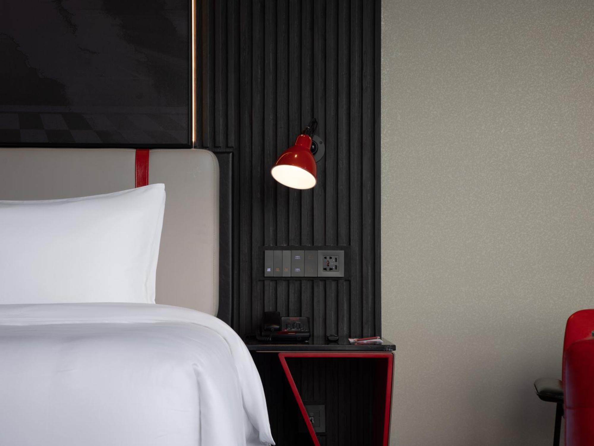 Radisson Red Hotel Zhuhai Gongbei Port Екстер'єр фото